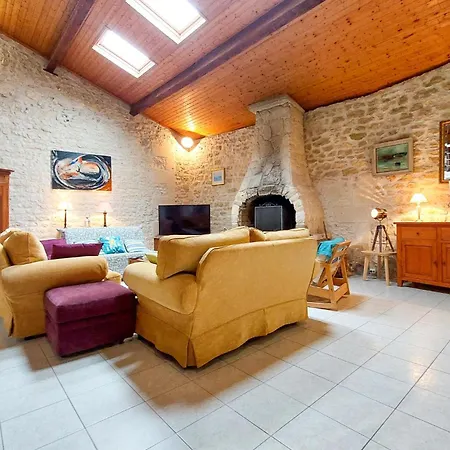 Stunning Home In Chenac-Saint-Seurin-D' 펜션